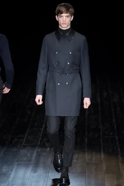 Look 28